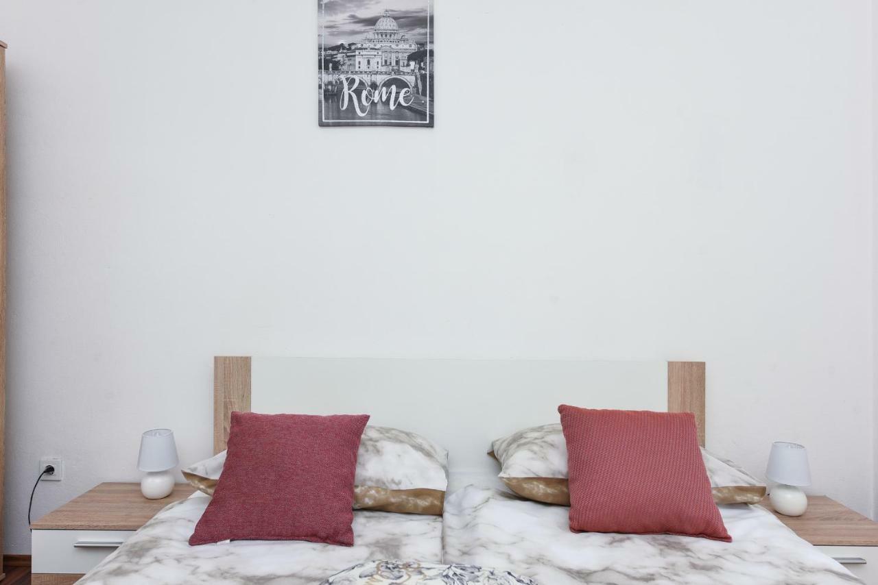 Apartmani Damant Zara Esterno foto
