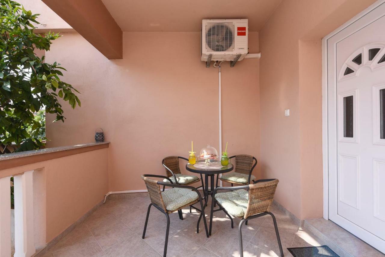 Apartmani Damant Zara Esterno foto