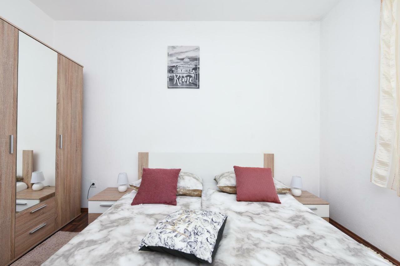 Apartmani Damant Zara Esterno foto